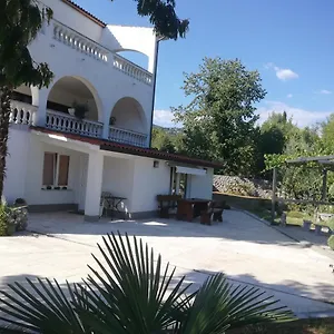 Apartament Nevija E Natale, Opric