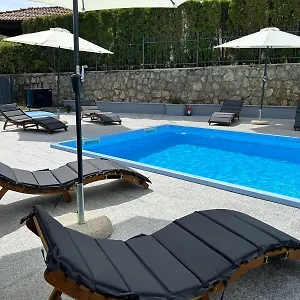 Apartament Fantasea, Opric